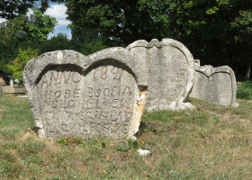 Balatonudvari, szív alakú sírok