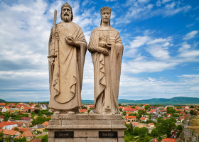 Veszprém, Szent István király és Boldog Gizella királyné szobra